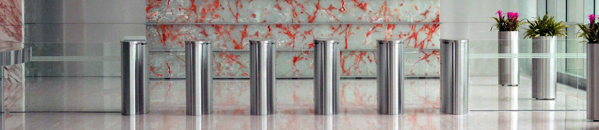 Turnikeli geçiş sistemleri ile oluşabilecek izinsiz girişlerin önüne geçebilirsiniz.